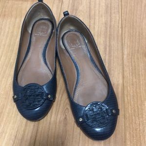 Perfect go-to Tory Reva flat!